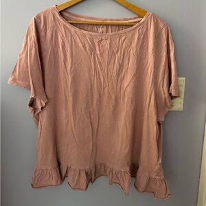 🦋gap ruffle hem top🦋